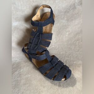 Earth Leather Navy Strap Comfort Sandals Easy Closure 9.5W NWOB